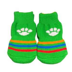 Zelené ponožky pre psov s fleecovou podšívkou a protišmykovou podrážkou, niekoľko veľkostí