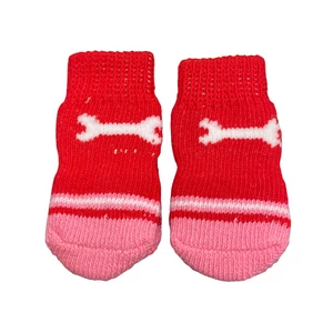 Červené psie ponožky s motívom kostičky a protišmykovou podrážkou, dostupné v rôznych veľkostiach