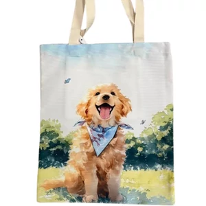 Plátená taška so šteniatkom zlatého retrievera na lúke