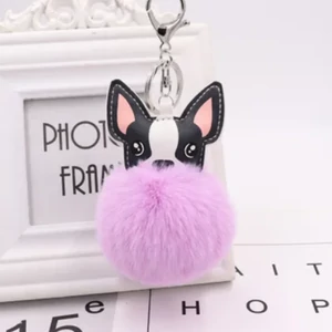 Fialový pompom kľúčenka s motívom francúzskeho bulldoga