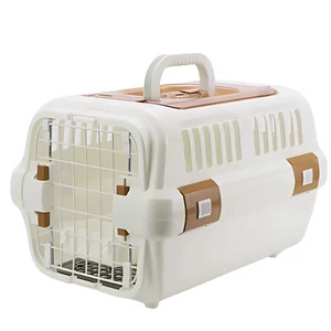 Prémiový štvorcový prepravný box pre malé zvieratá s krémovo‑hnedými upevňovacími prvkami a vetracou mriežkou, 46 × 32 × 32 cm