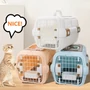 Obraz 3/8 - Prémiový štvorcový prepravný box pre malé zvieratá s krémovo‑hnedými upevňovacími prvkami a vetracou mriežkou, 46 × 32 × 32 cm
